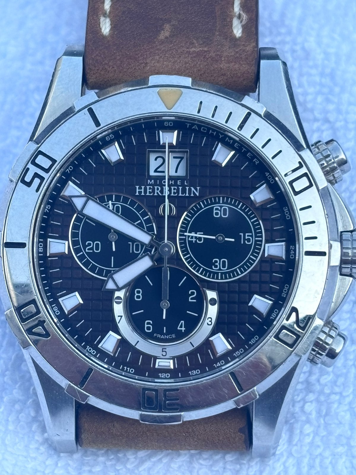 Chronographe Michel Herbelin Newport, Bijoux, Sacs & Beauté, Montre-bracelet, Autres marques, Enlèvement ou Envoi, Cuir