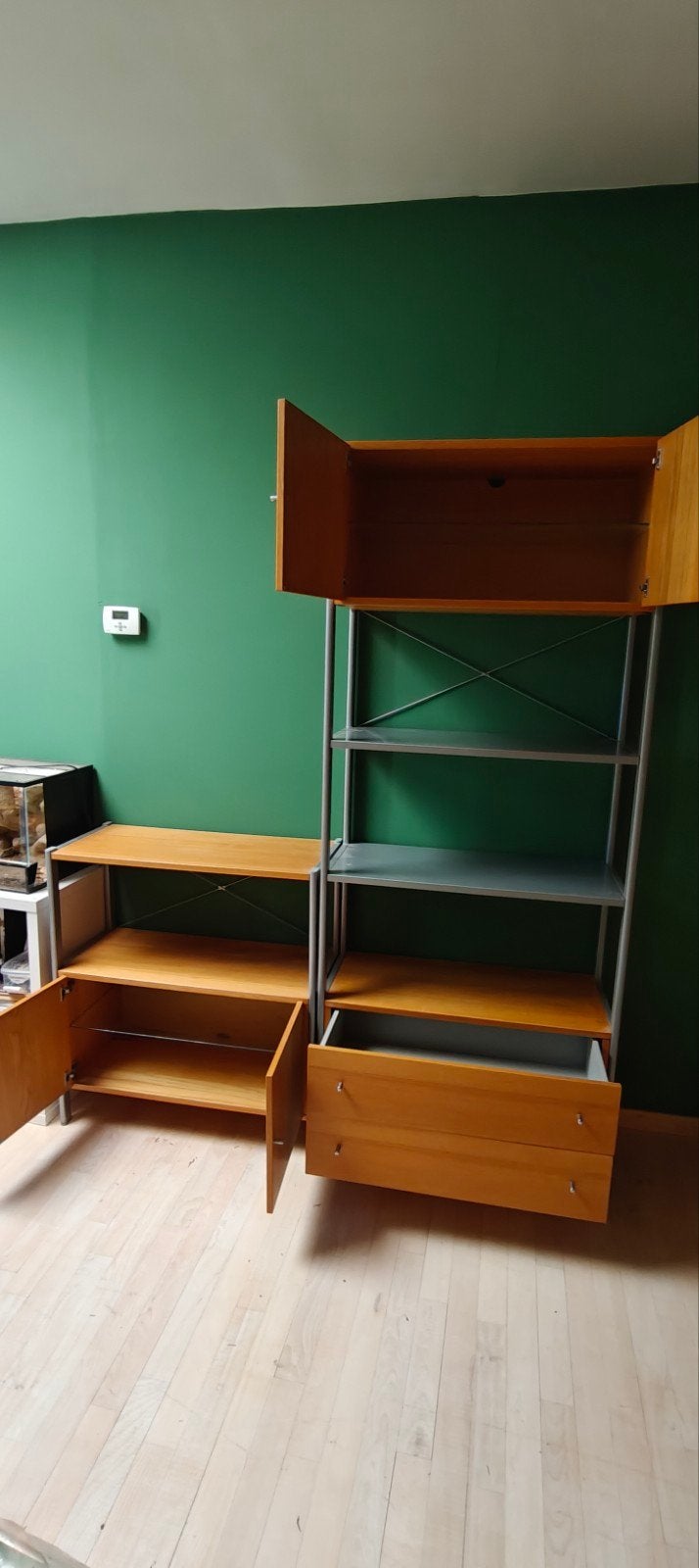 twee metalen schappen met houten kasten en schuiven, Ophalen