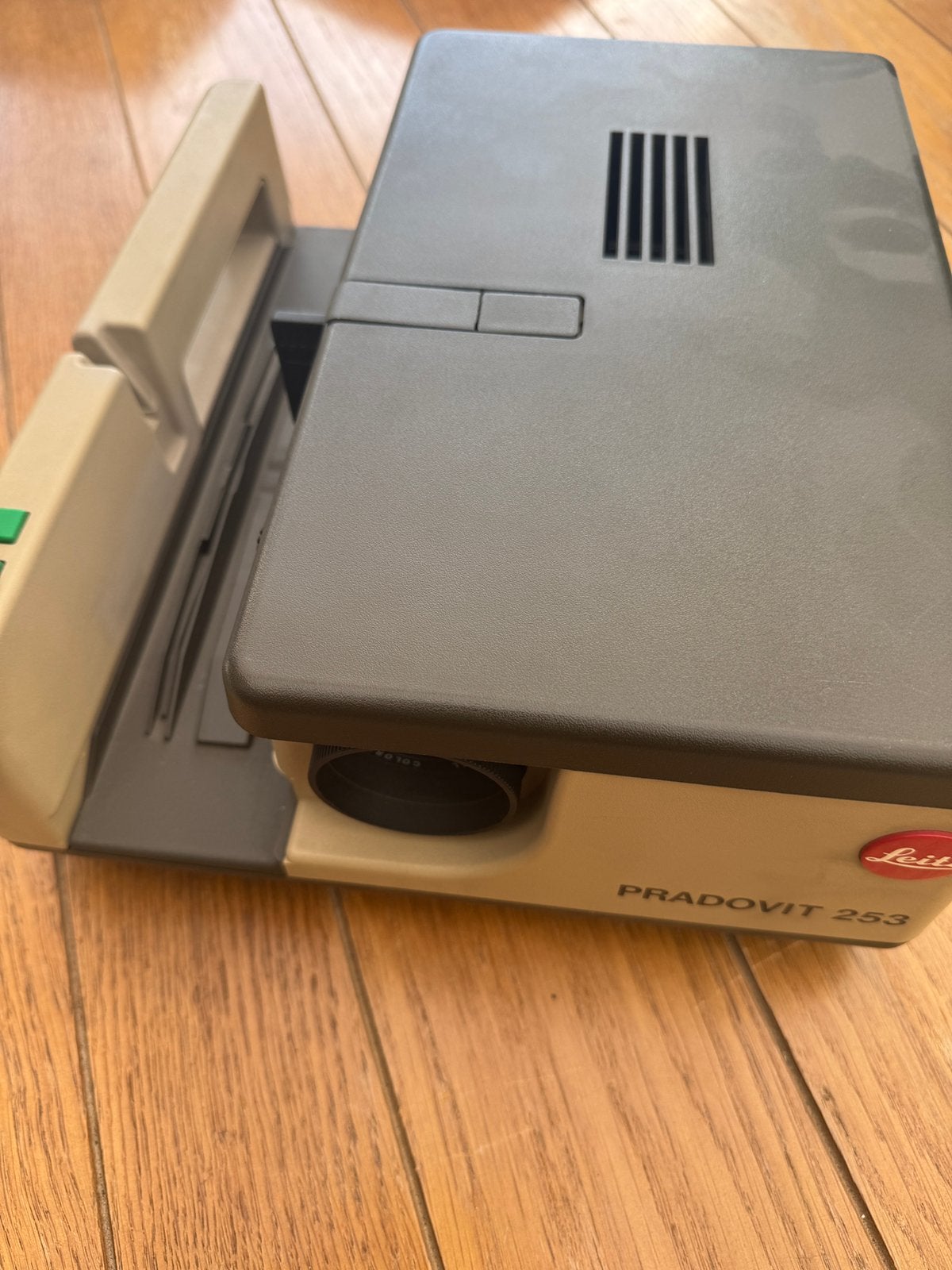 Vintage LEITZ PRADOVIT 253 Diaprojector, TV, Hi-fi & Vidéo, Projecteurs dias, Enlèvement, Utilisé