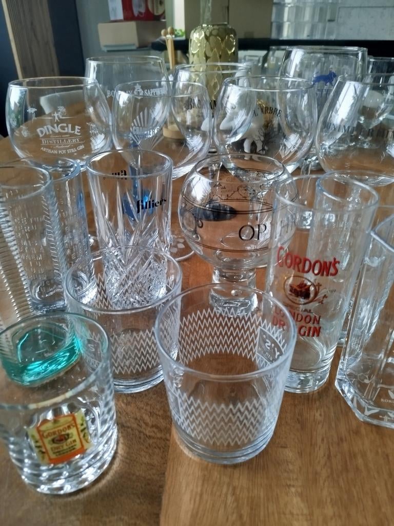 Collectie gin glazen, Ophalen