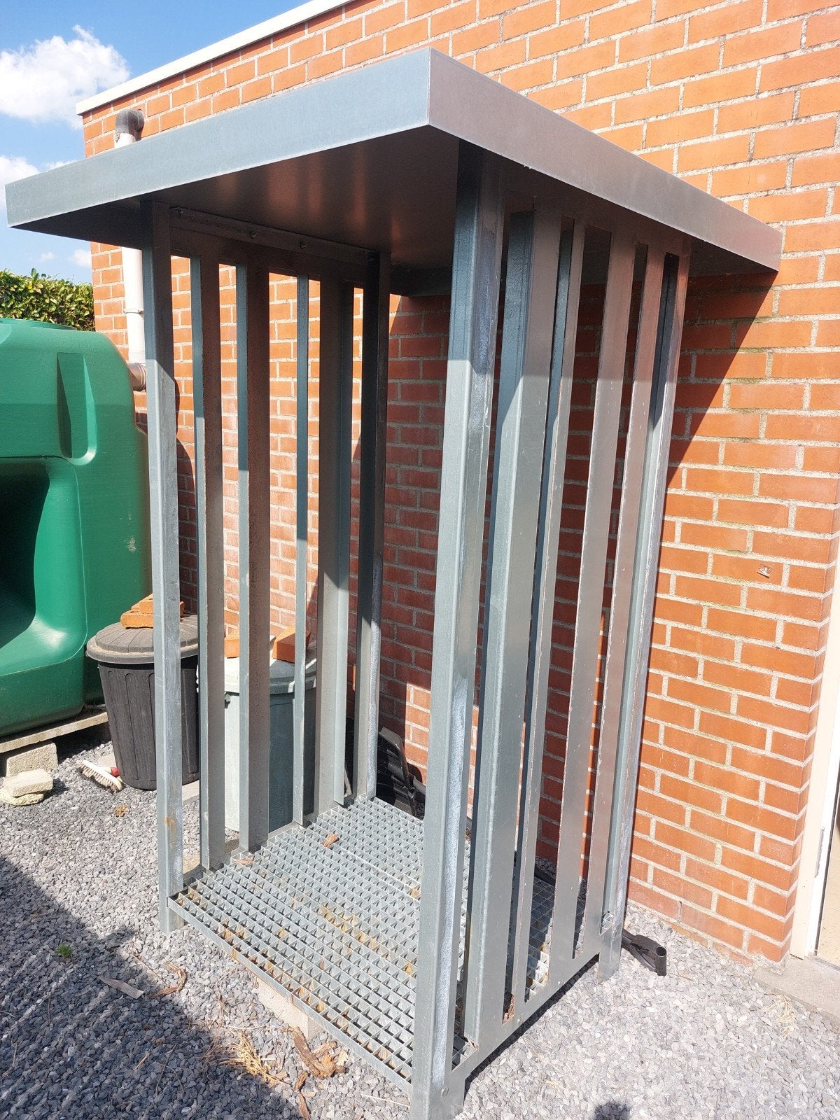 Rangement à bois dans un cadre en acier, Enlèvement