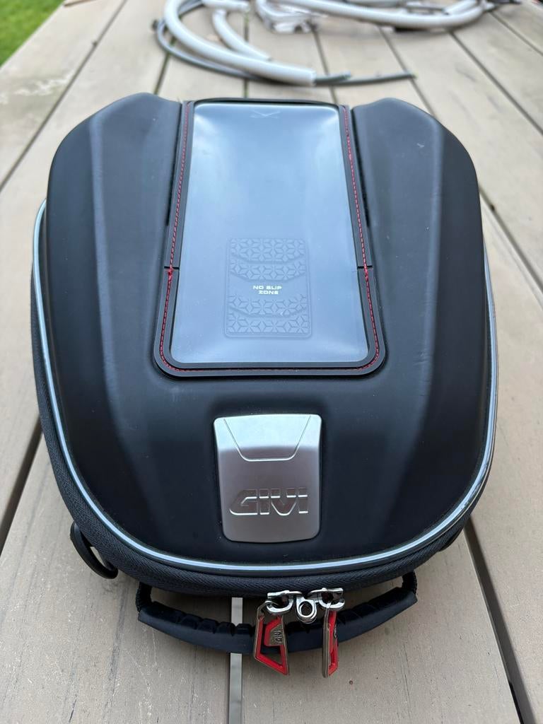 GIVI Tanklock Tanktas Sport-T ST611+, Ophalen of Verzenden, Zo goed als nieuw