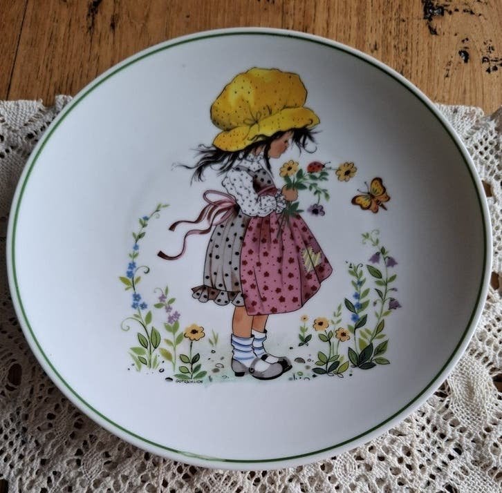 Gotschlich kinderbordje, Holly Hobbie met vlinder en bloemen, Antiquités & Art, Enlèvement ou Envoi