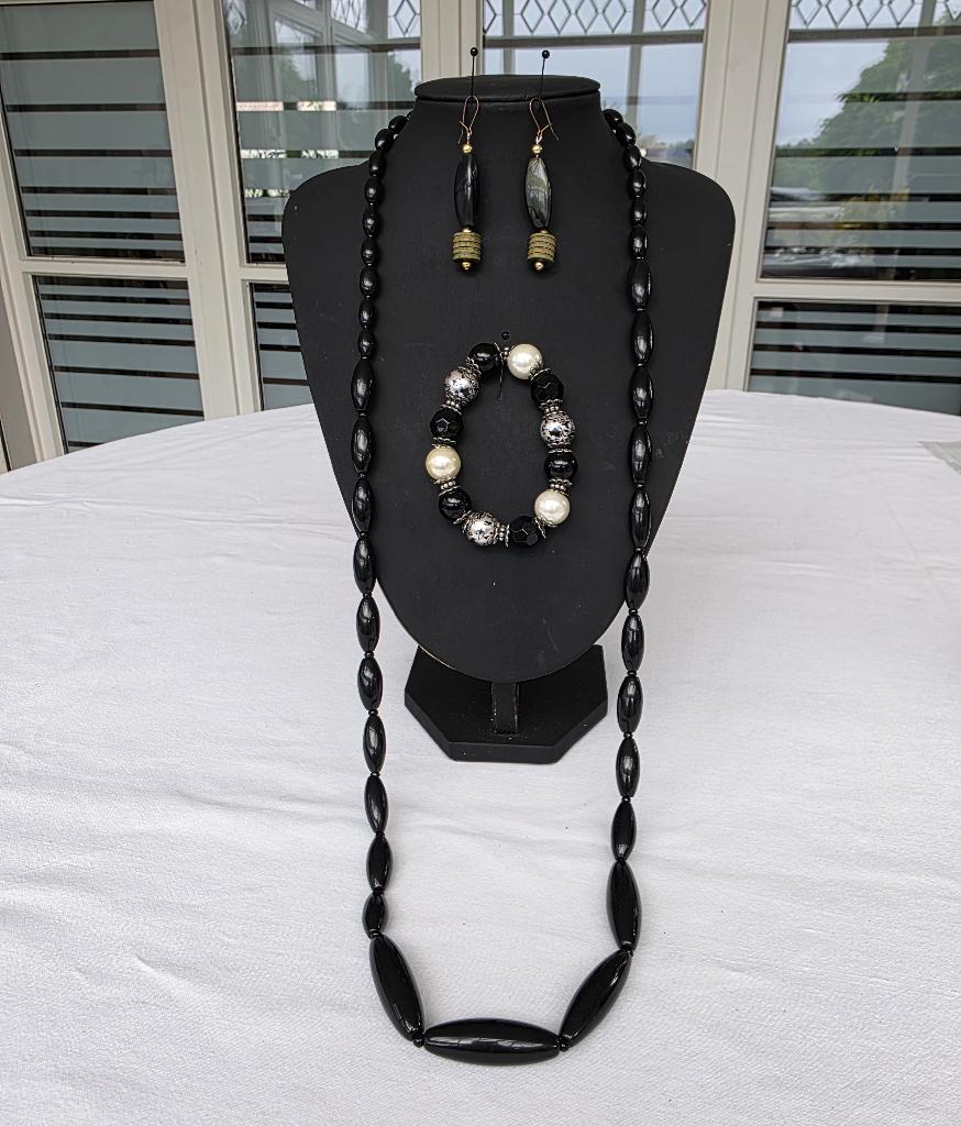 Setje: ketting + armband + oorbellen, Ophalen of Verzenden, Gebruikt, Zwart