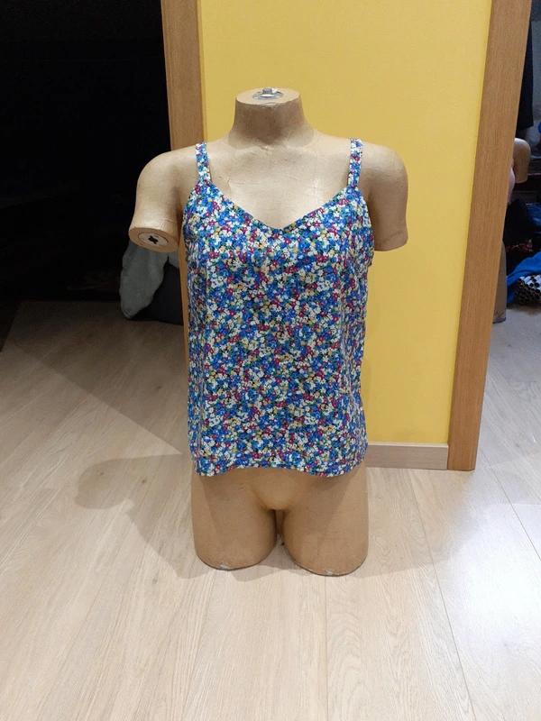 Top fleuri taille m, Manches courtes, Taille 38/40 (M), Enlèvement ou Envoi, Sans marque
