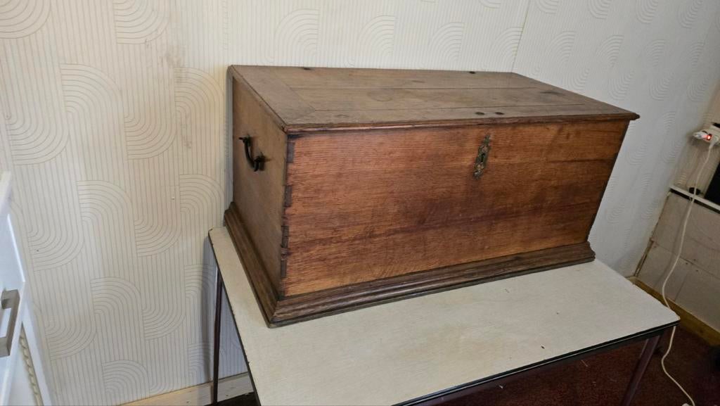 ancien coffre en bois en parfait état dimensions 100cmx50cm