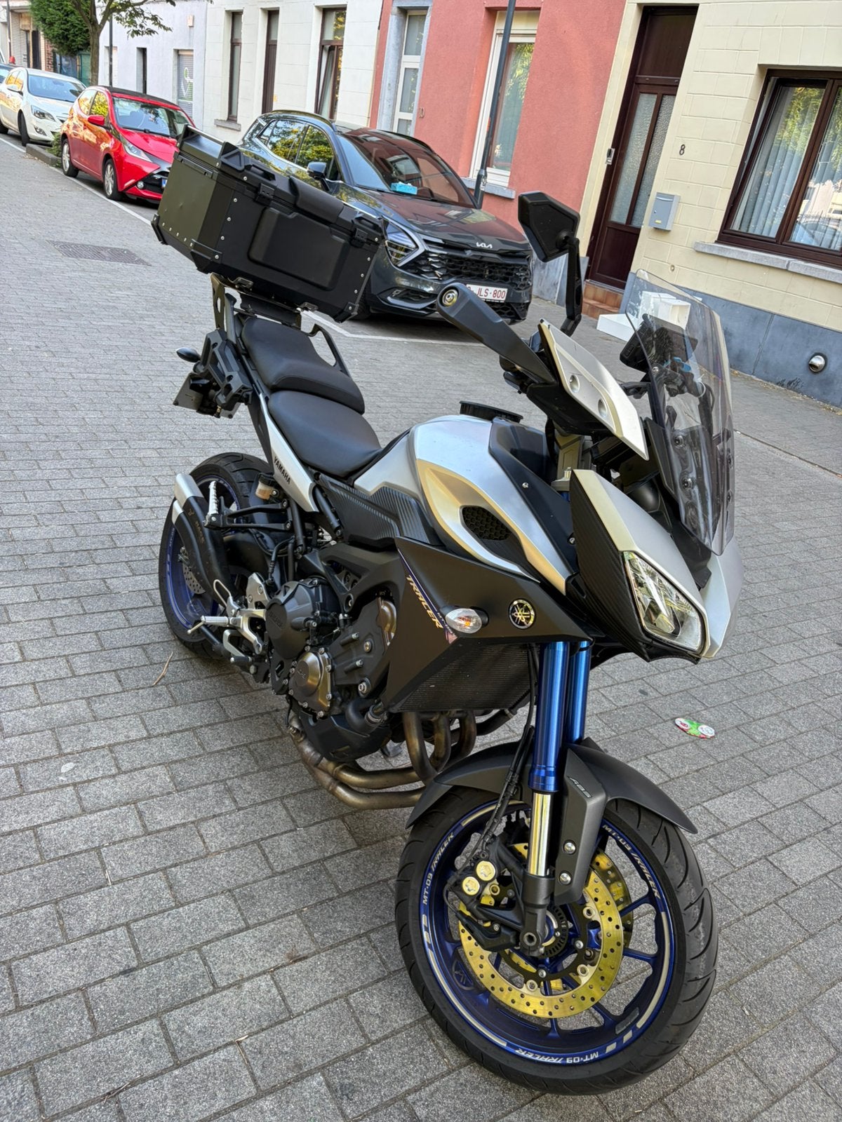 Tracer 900, Particulier