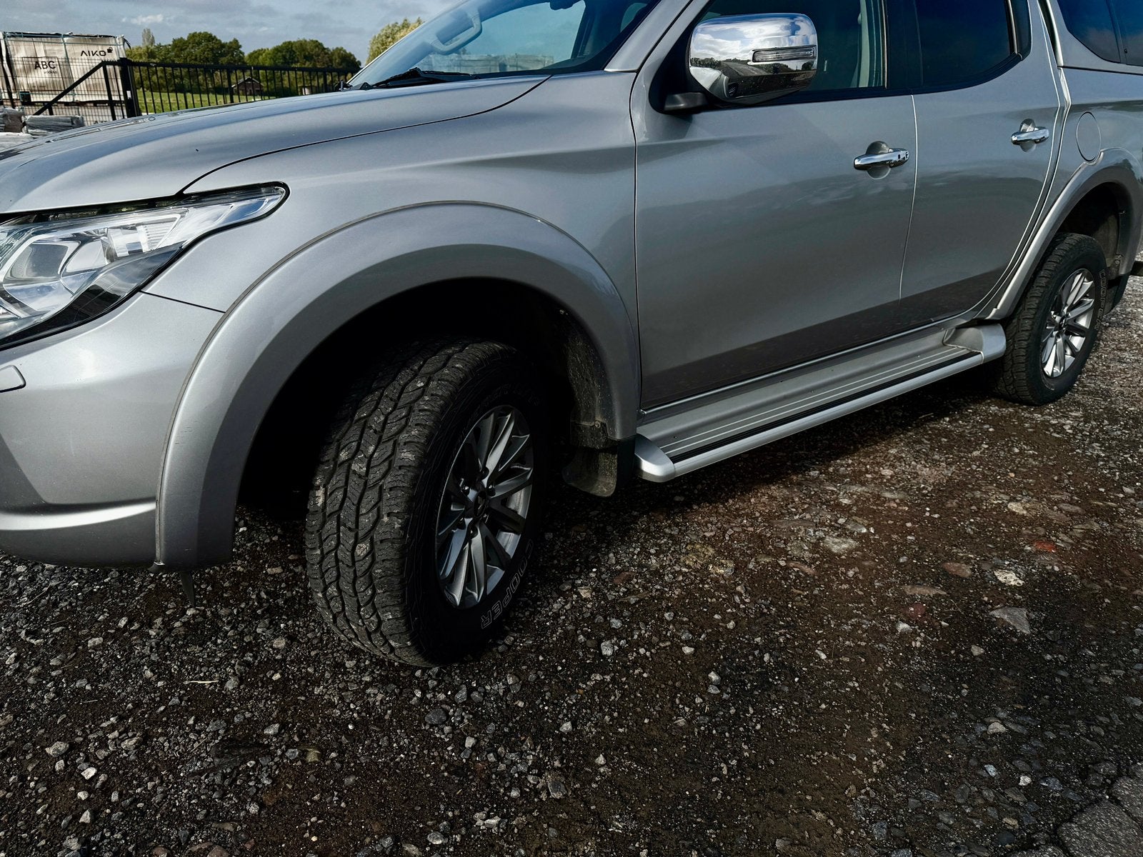 L 200 2.4 DI-D 4WD Intense (EU6) !PAS EXPORT !, Auto's, Automaat, 4 deurs, 4 cilinders, Leder