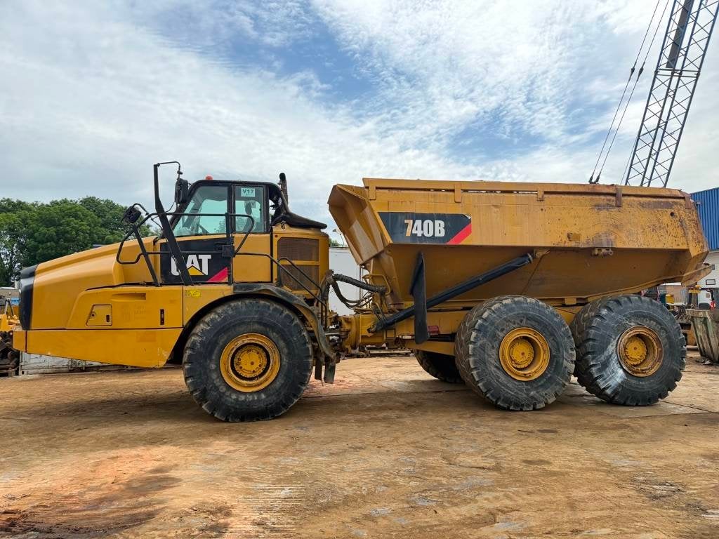 Cat 740 B, Articles professionnels