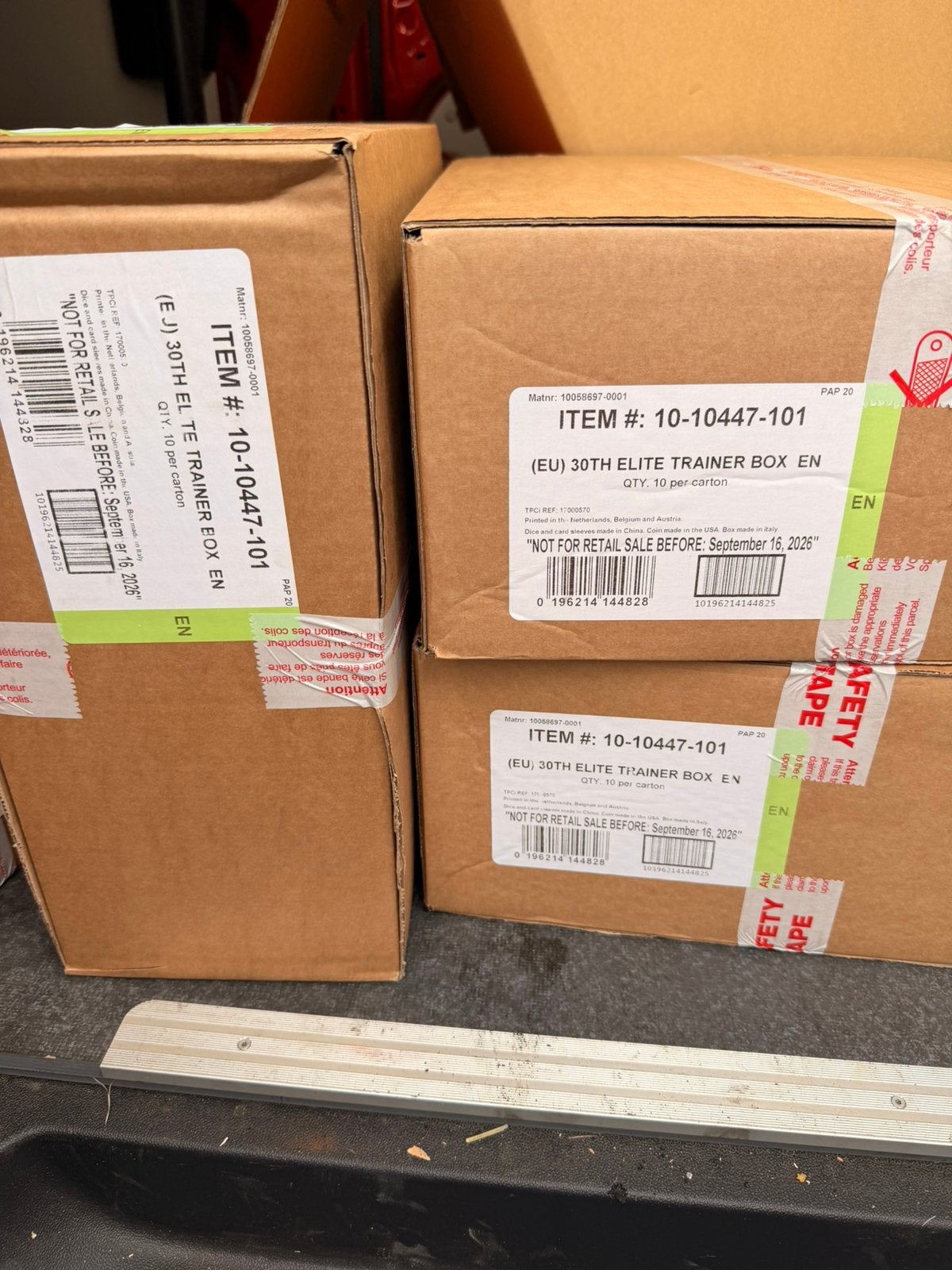 30th celebration etb case, Ophalen, Zo goed als nieuw