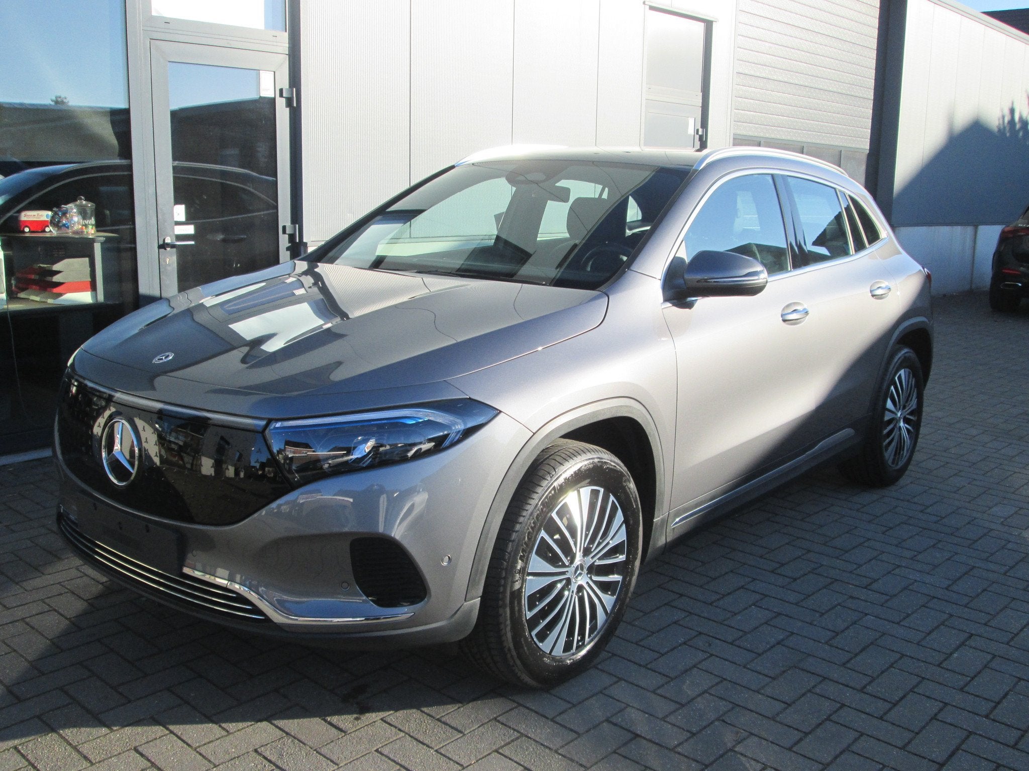Mercedes-Benz EQA 300 EQA 350 4MATIC, Automaat, Gebruikt, Zwart, Adaptive Cruise Control