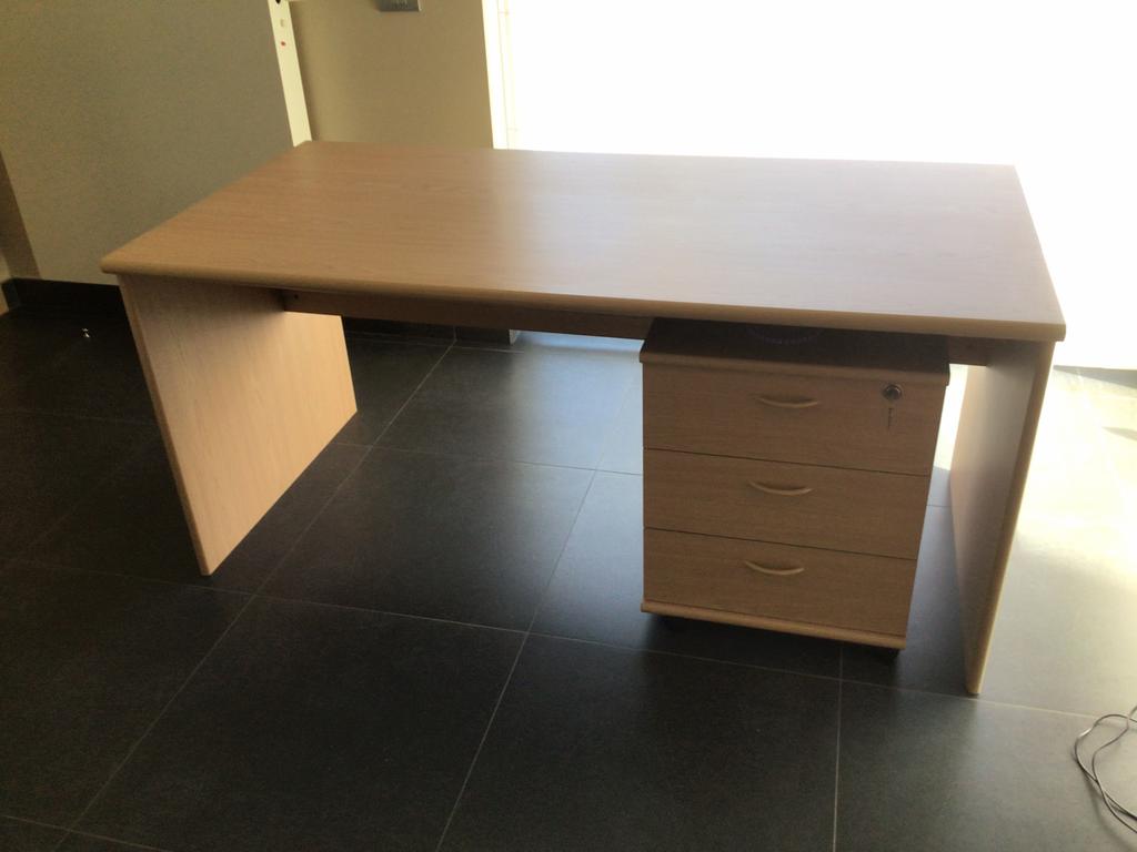 Bureau inkl rolcontainer, Ophalen, Gebruikt