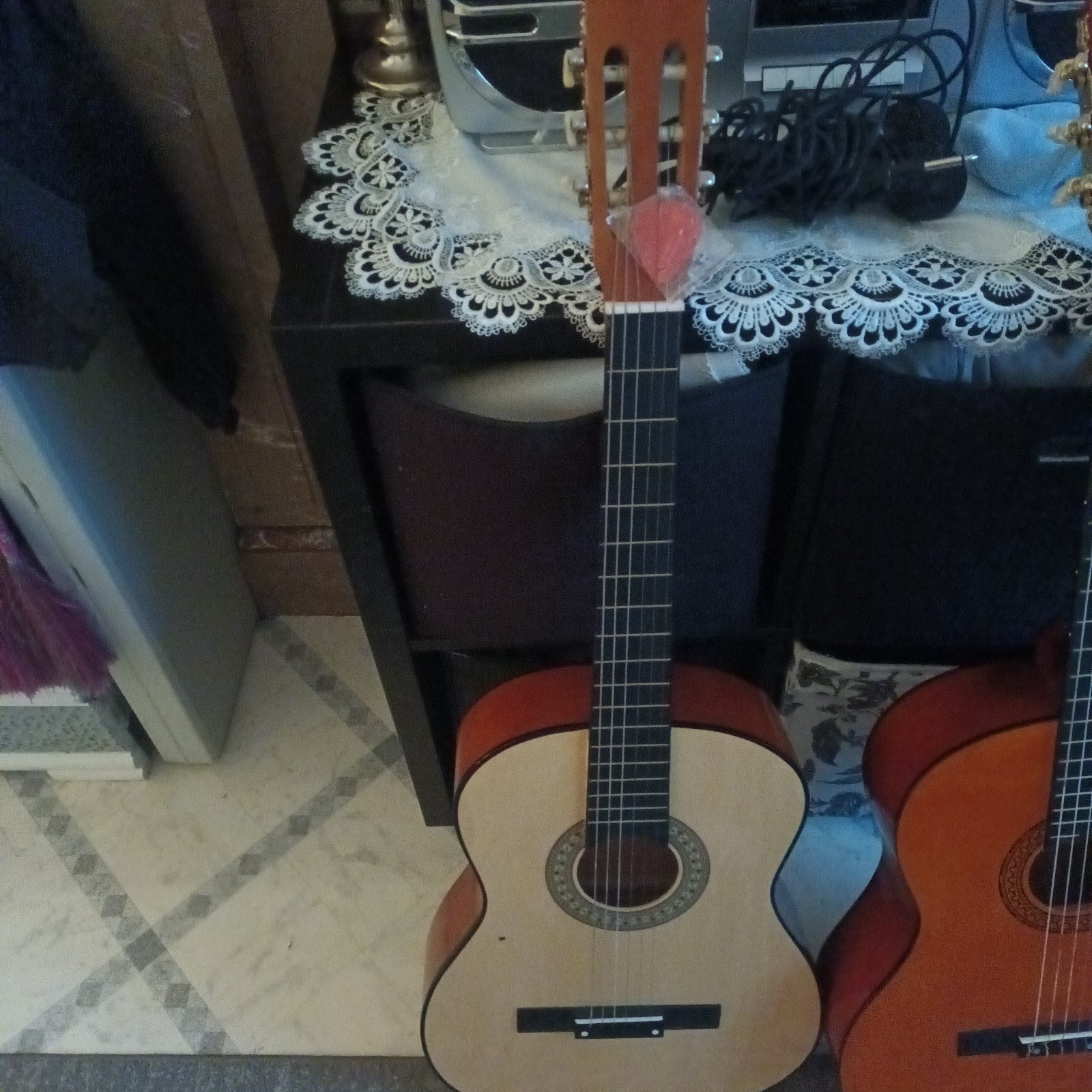 1 complete beige gitaar met House 100€, Ophalen