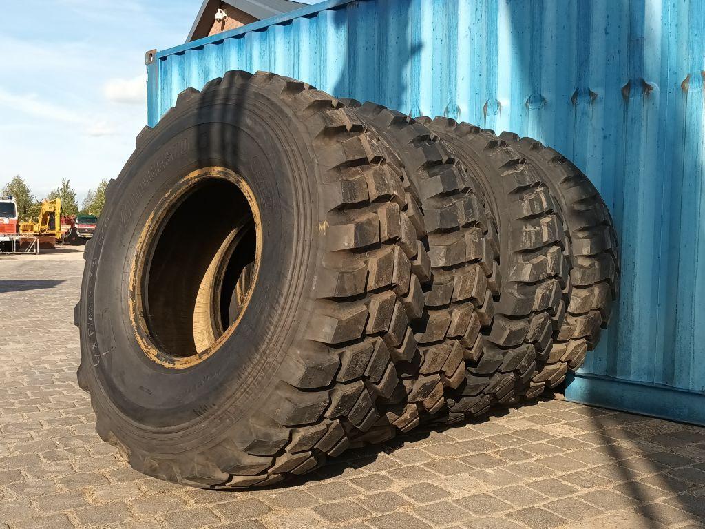 Bridgestone Unused 20.5R25 VKT, Articles professionnels, Machines & Construction | Pièces