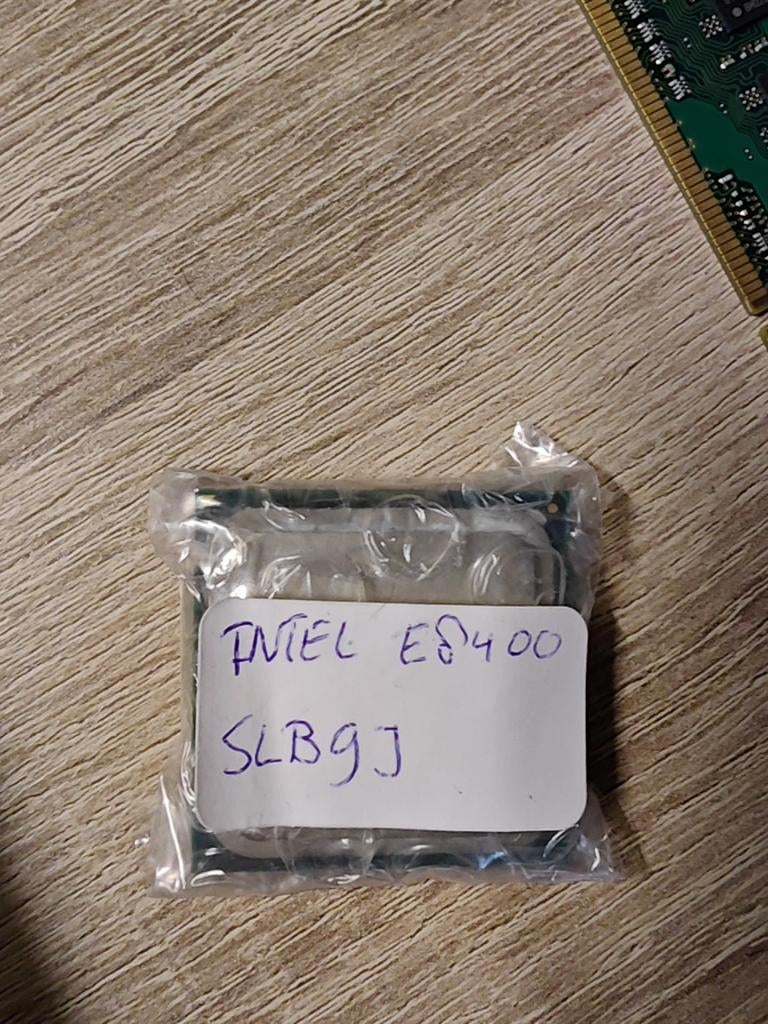 Een Intel Core 2 Duo E8400 2x3ghz 6MB socket 775, Informatique & Logiciels, Processeurs, Enlèvement ou Envoi