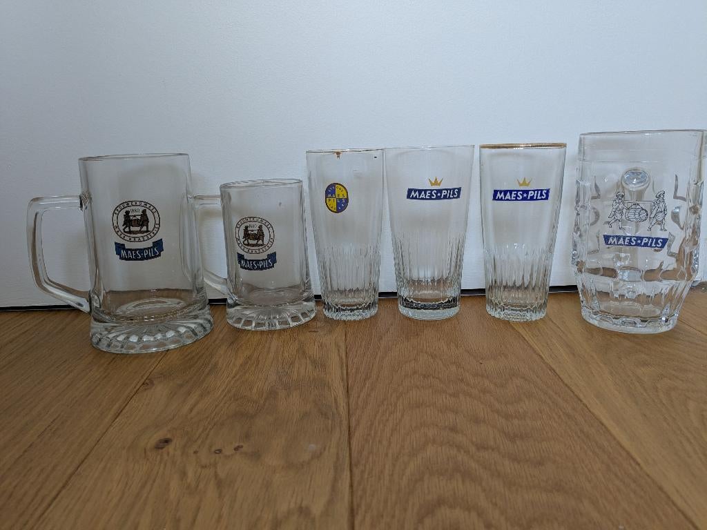 Lot de verres et choppes anciennes Maes-Pils, Ophalen