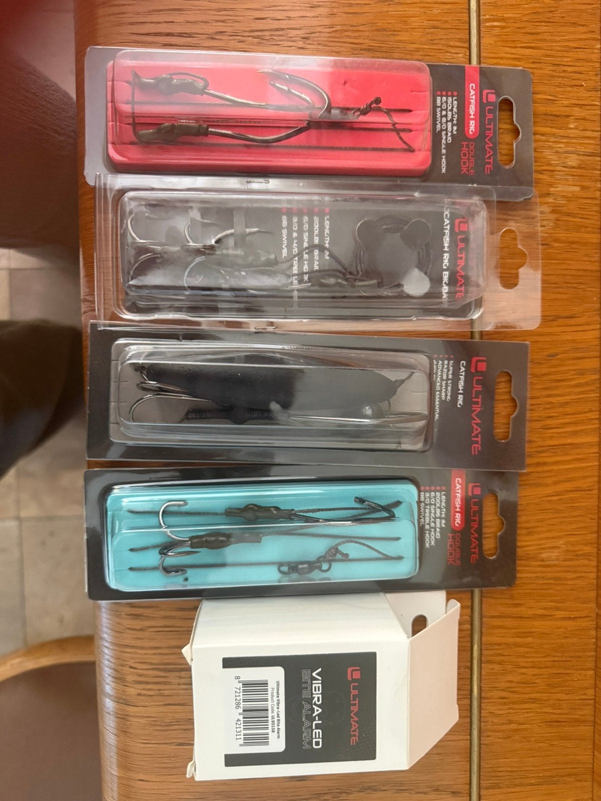 4 meerval  haken en een vibraled bite alarm, Watersport en Boten, Ophalen, Nieuw