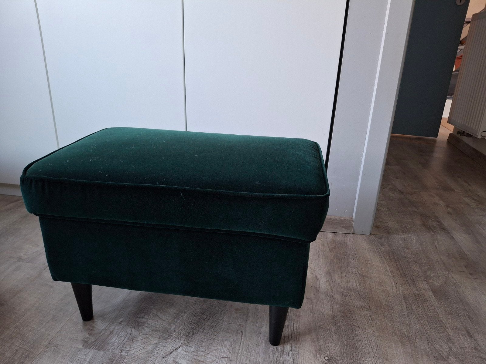 Ikea strandmon voetenbank djuparp donkergroen, Huis en Inrichting, Ophalen, Hout, Minder dan 50 cm, Ikea, Scandinavisch