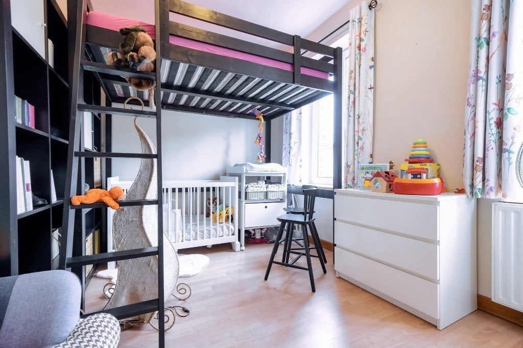 Lit mezzanine 140x200 ikea noir, Enfants & Bébés, Chambre d'enfant | Lits superposés & Lits mezzanines, Utilisé, Lit mezzanine