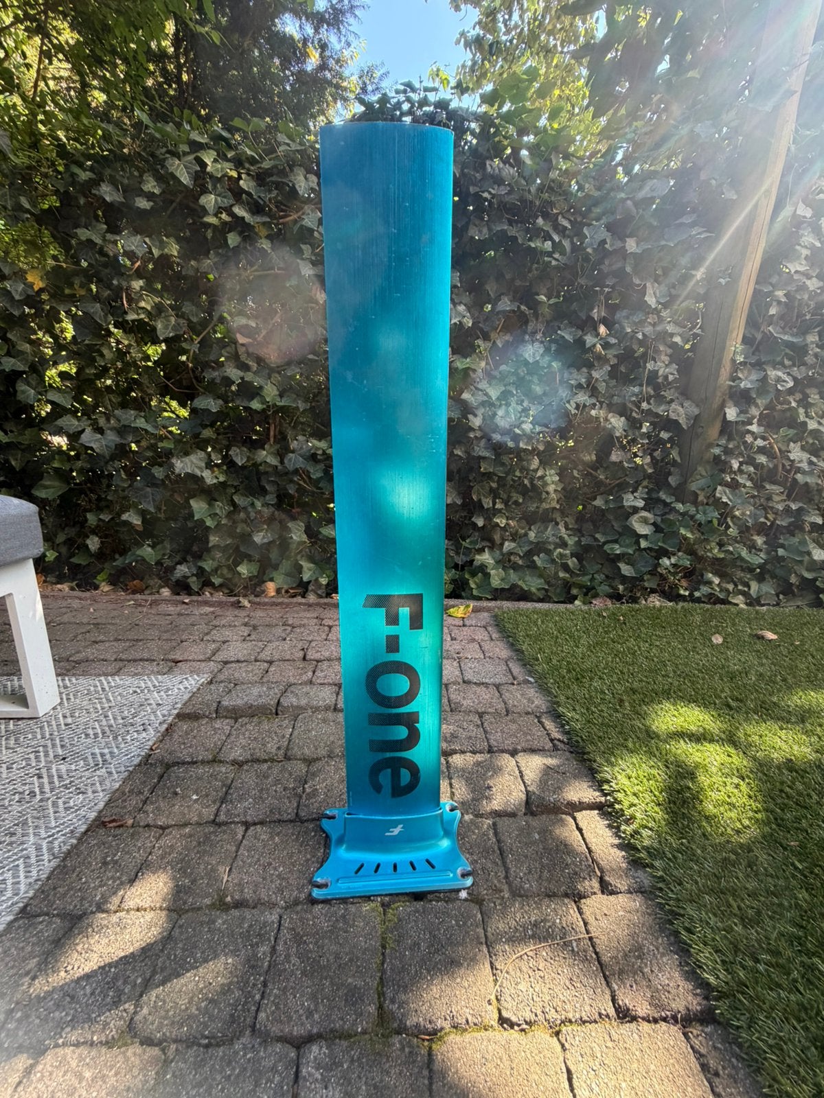 F-one foil mast 75 cm (licht gebogen) en mastvoet, Watersport en Boten, Ophalen, Gebruikt, Wingsurf-onderdelen