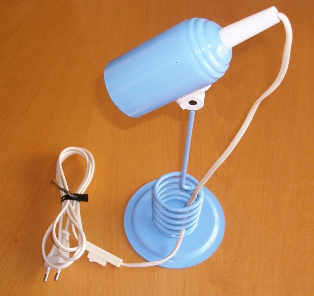 Te koop: Mooie licht blauwe retro bureaulamp met spiraal., Ophalen of Verzenden
