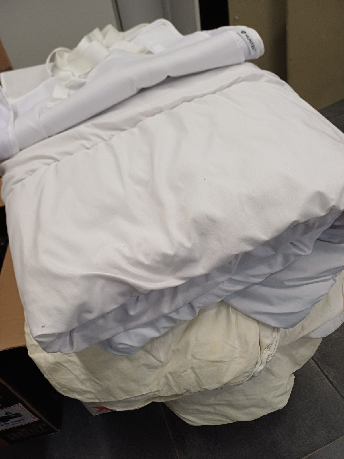 Couettes, surmatelas et carre-matelas gratuits, Enlèvement, Utilisé, Couverture ou Couette, Blanc
