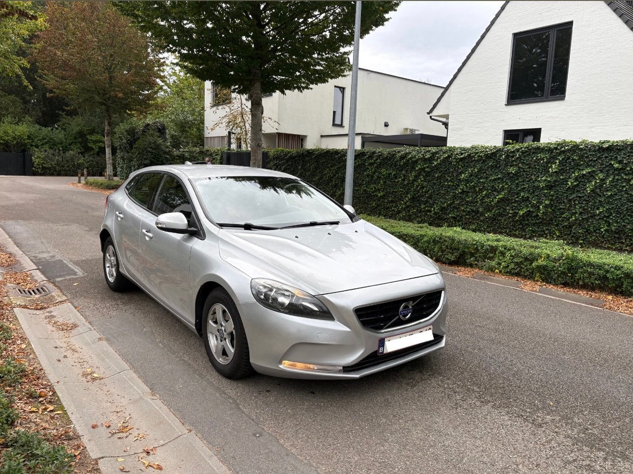 Volvo V40 D2 2.0D 120PK 2016 200.000Km In Mooie Conditie!!, Auto's, Voorwielaandrijving, 4 cilinders, 1969 cc, Leder en Stof