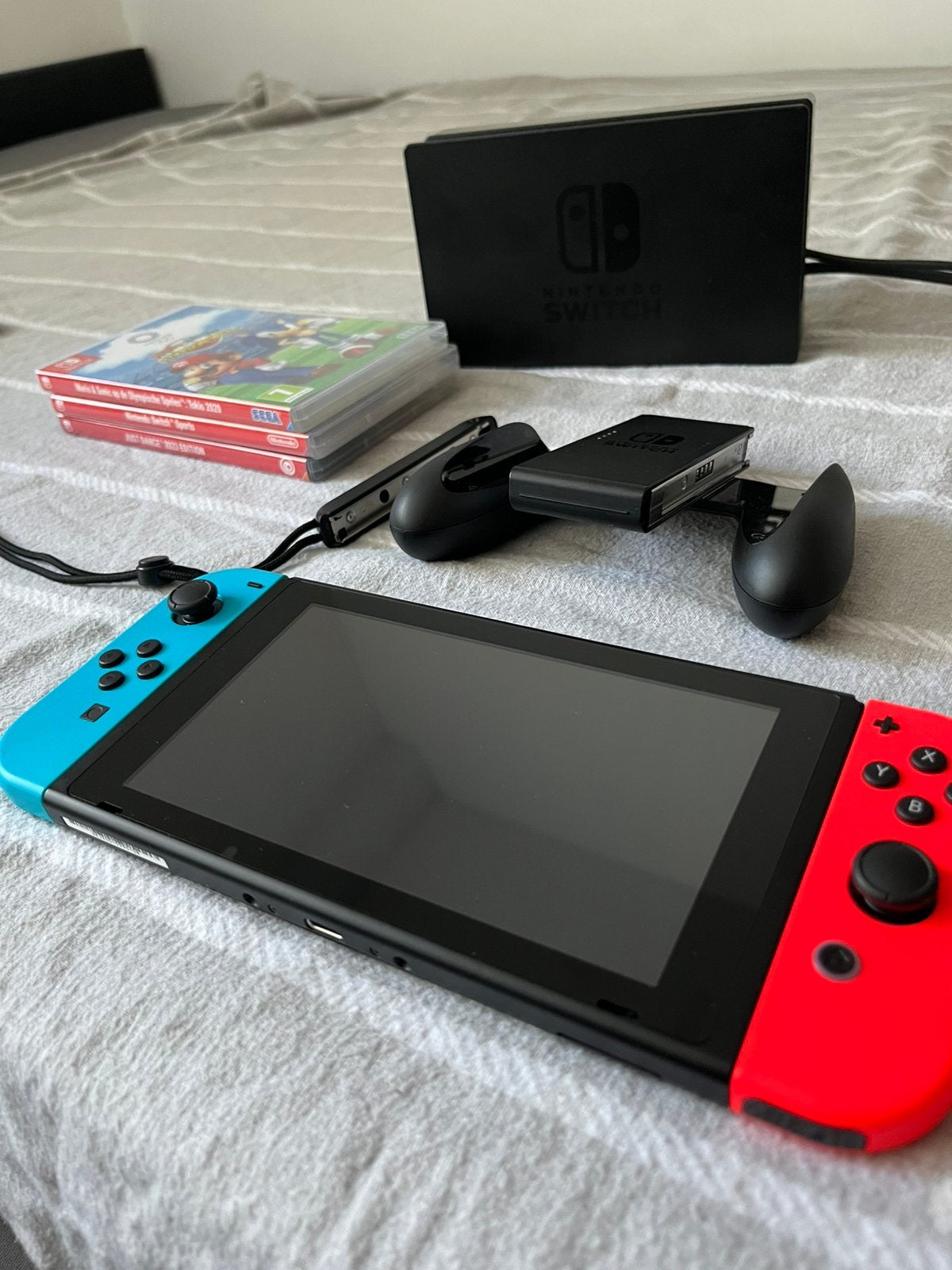 Nintendo met Accessoires + 4 Games (MarioKart Deluxe), Ophalen, Zo goed als nieuw