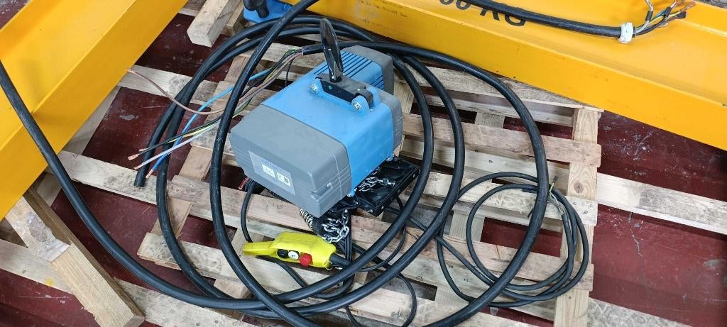 Palan Électrique Tractel Voltrac VT2000, Doe-het-zelf en Bouw, Lieren en Takels, Zo goed als nieuw, Elektrisch, Ophalen