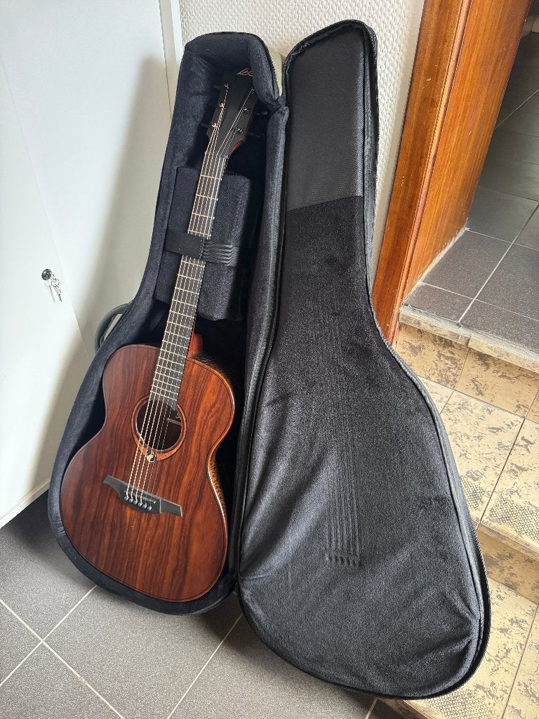 LÂG Sauvage Auditorium, Enlèvement, Comme neuf, Guitare classique ou espagnole, Avec valise