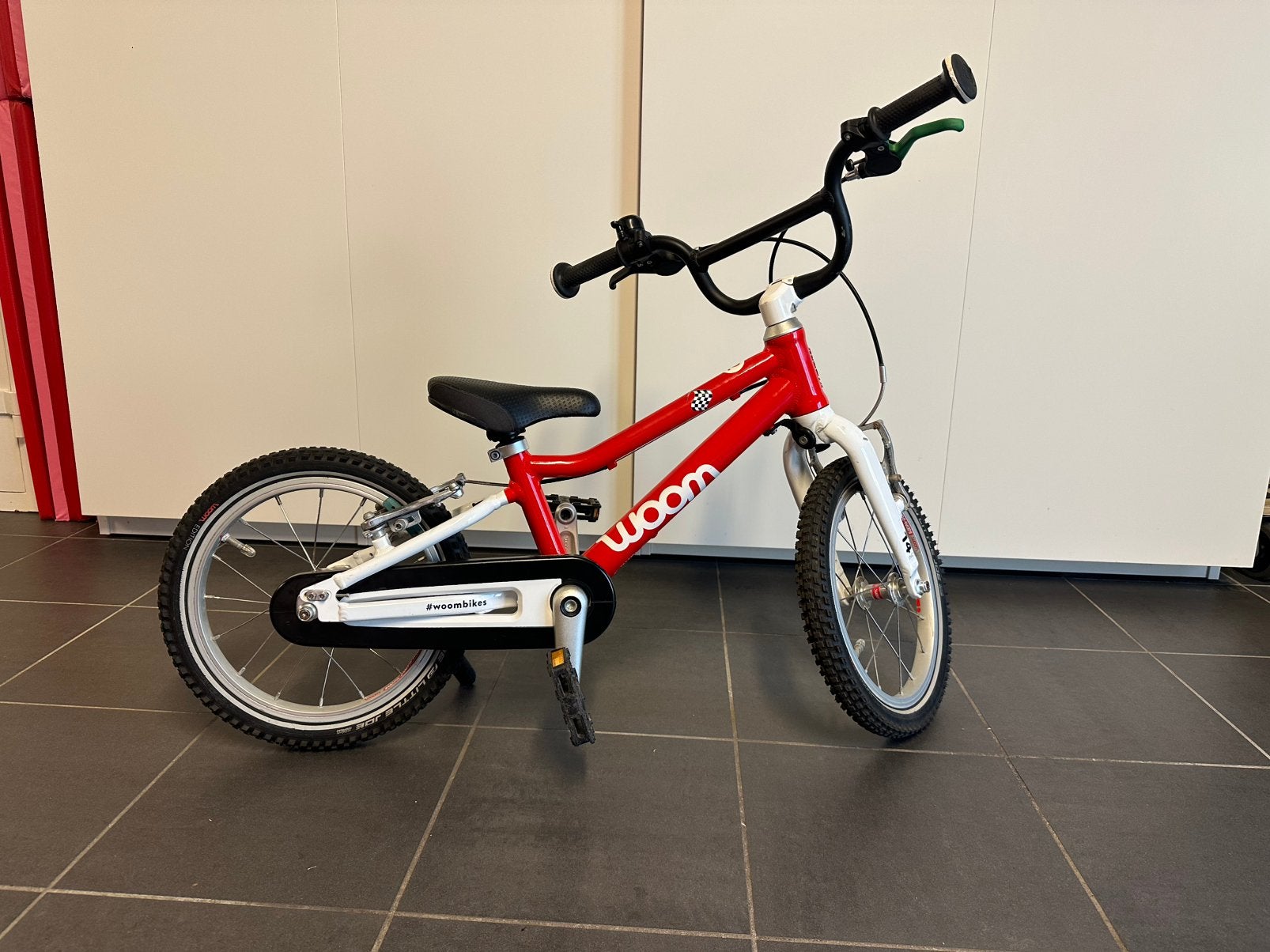 Woom 2 – 14 inch kinderfiets – rood, Vélos & Vélomoteurs, Frein sur jante, Stabilisateurs, Comme neuf, Enlèvement