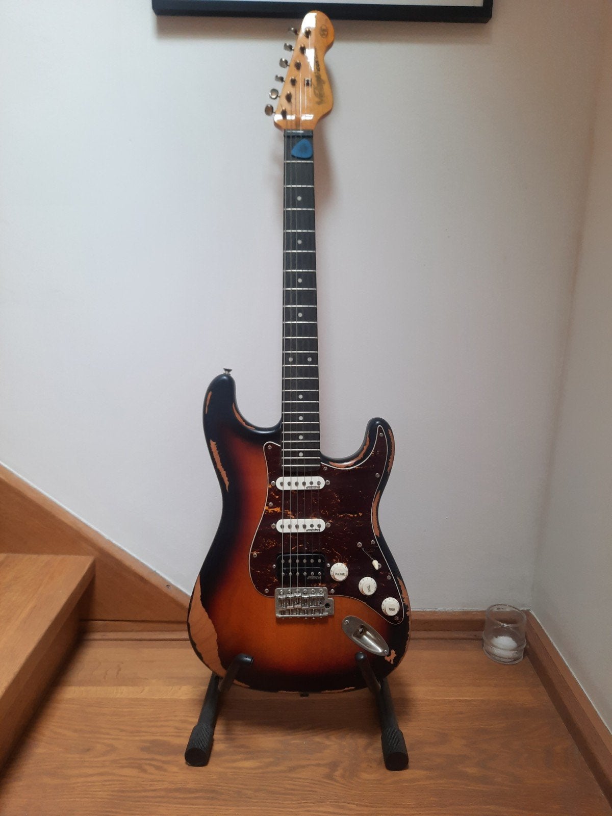 Guitare Vintage V6 Icon HSS  Sunburst, Enlèvement