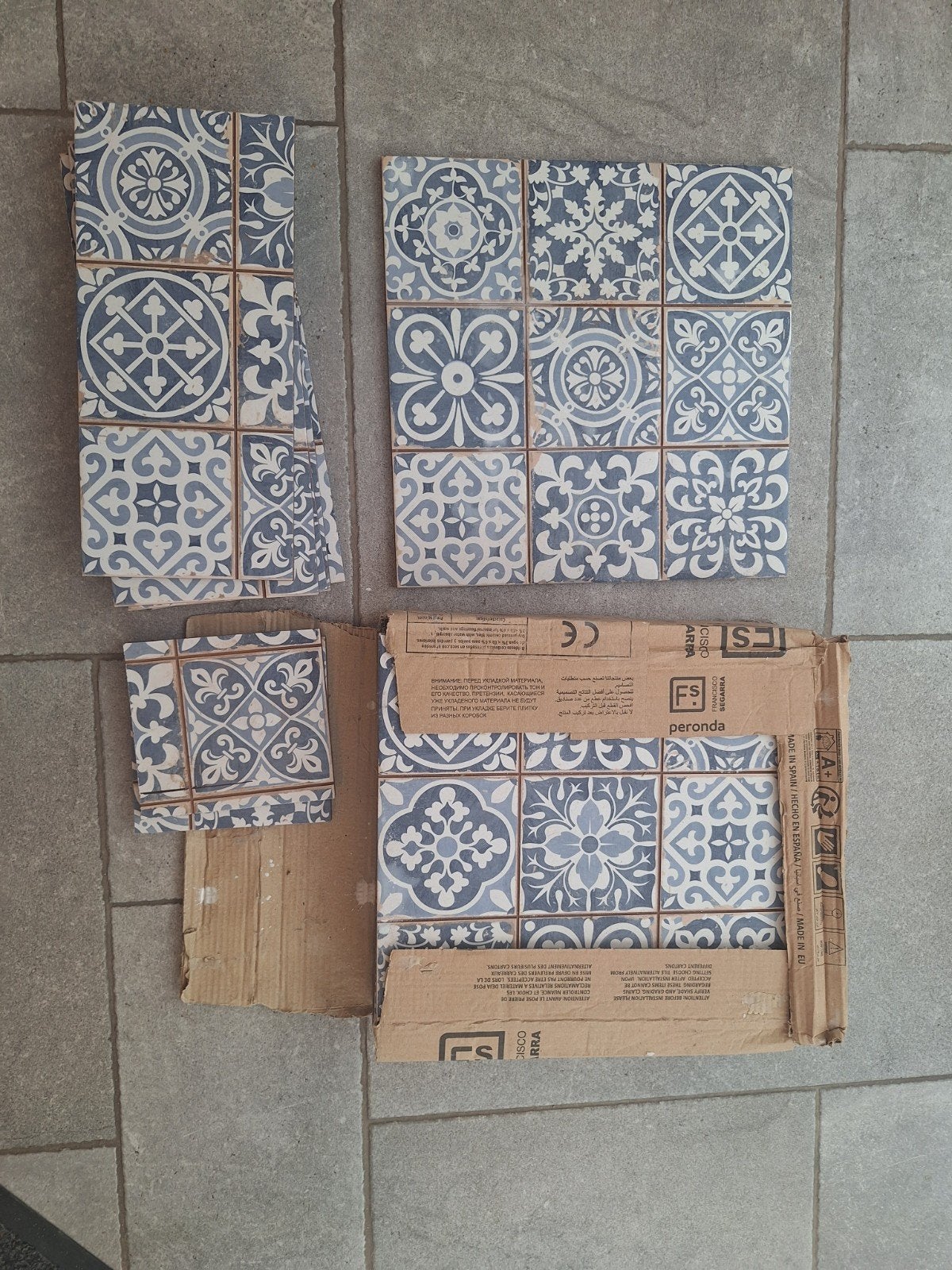 Carrelages carrés de ciment premier choix, Ophalen