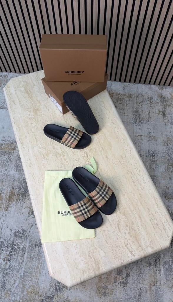 Burbbery slides, Kleding | Heren, Schoenen, Ophalen of Verzenden, Zo goed als nieuw
