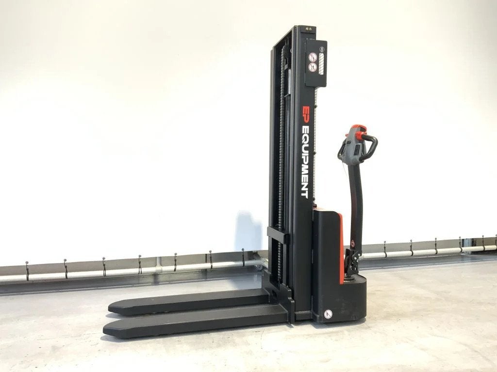 EP EST 122 stapelaar met een hefhoogte van 2,70 meter, Articles professionnels, Machines & Construction | Chariots élévateurs & Transport interne