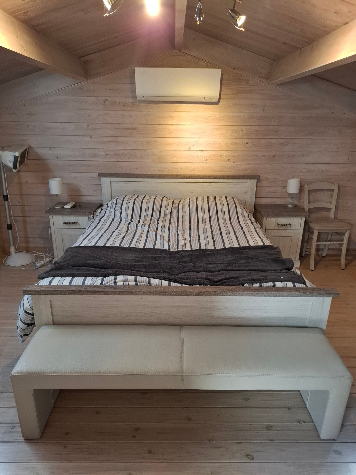 Bed in landelijke stijl, Enlèvement