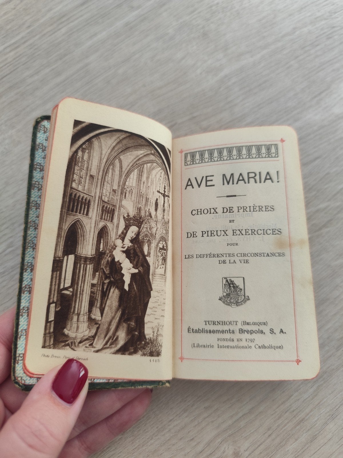 Petit missel ancien "Ave Maria !" Éditions Brepols Turnhout, Collections, Enlèvement ou Envoi, Livre