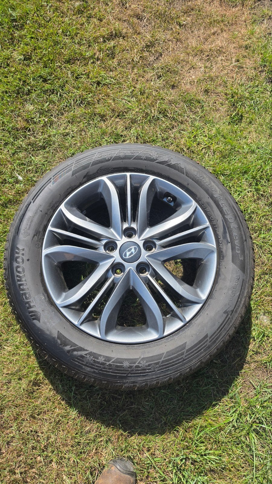 hyundai ix 35 of tucson winter banden 225 60 17, Auto-onderdelen, Banden en Velgen, Ophalen, Band(en)