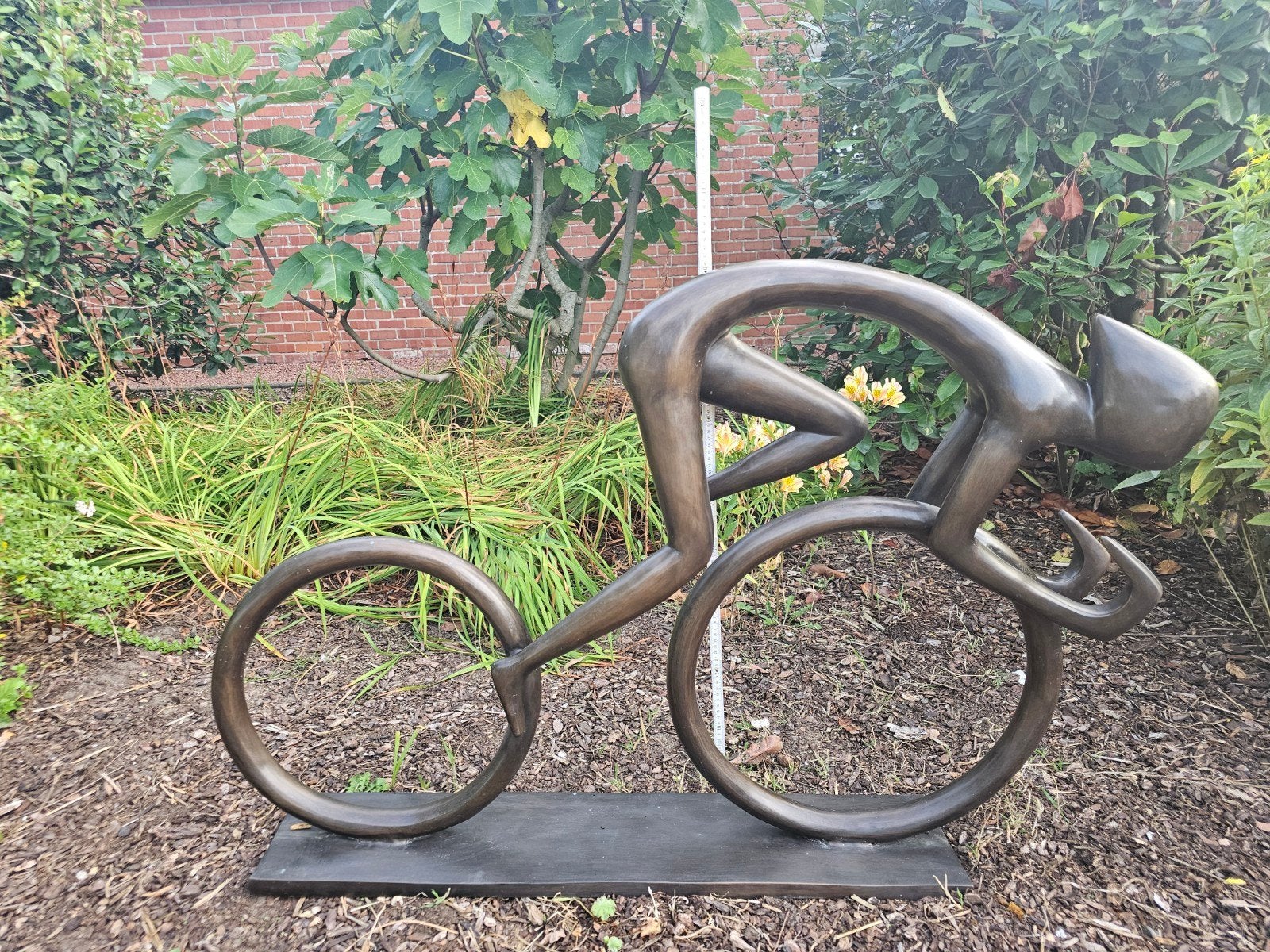 Groot bronzen beeld wielrenner – modern sculptuur, Ophalen, Brons