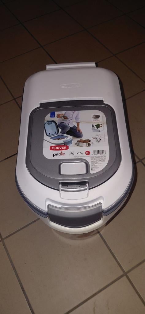 Curver voerton hond 35liter(12kg), Dieren en Toebehoren, Ophalen