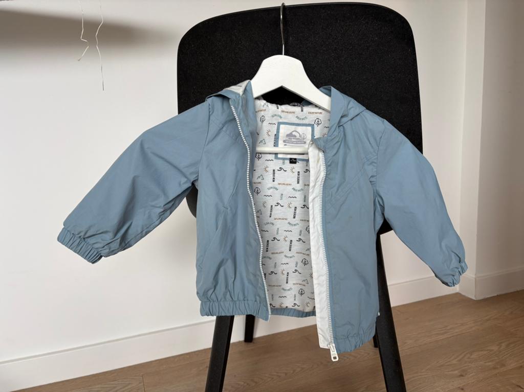 Licht zomer regenjasje gevoerd maat 86, Kinderen en Baby's, Babykleding | Maat 56, Ophalen, Zo goed als nieuw