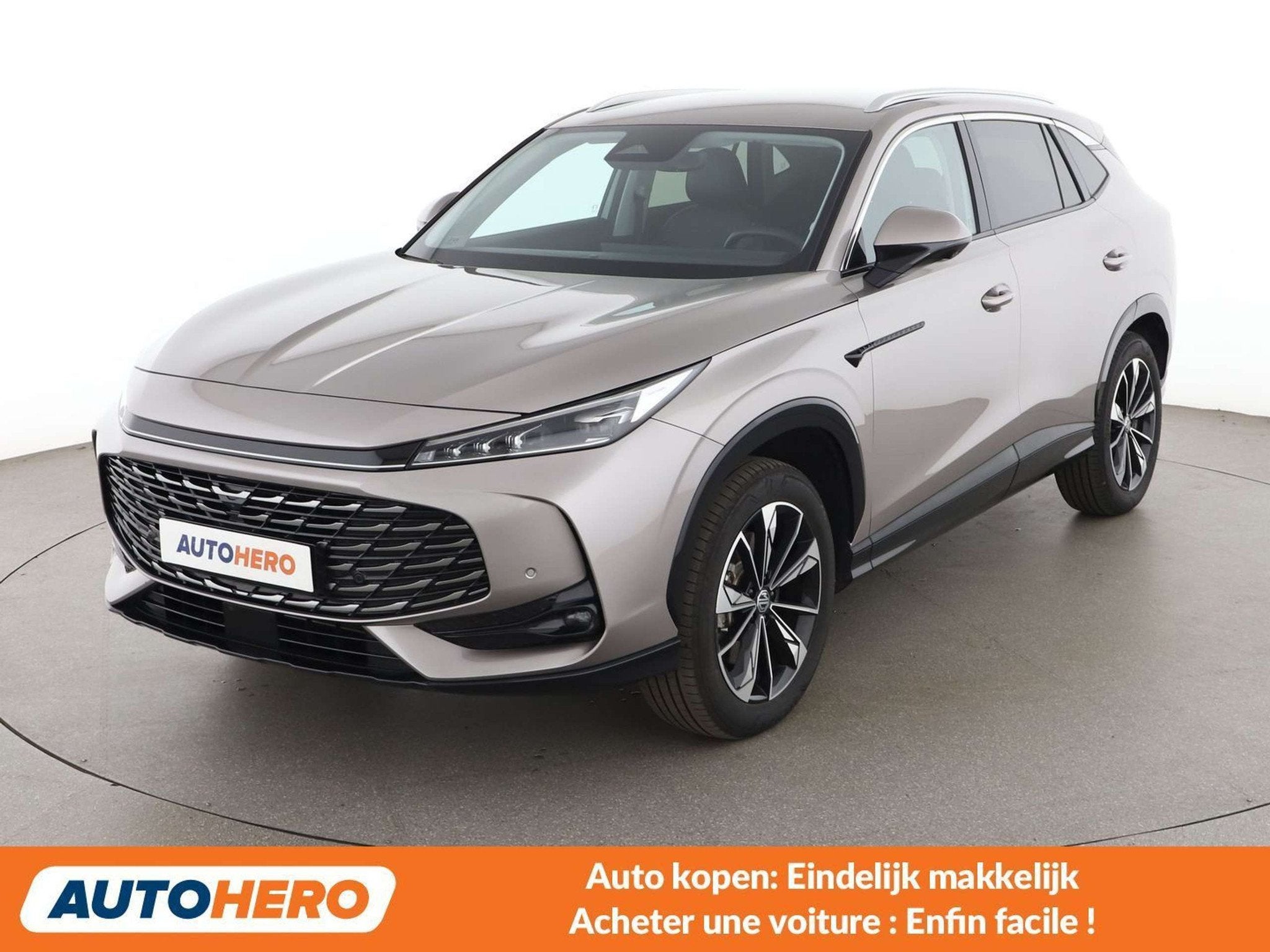 MG HS 1.5 Hybrid+ Luxury (bj 2025, automaat), Auto's, Gebruikt, Bruin, Leder, Elektrisch