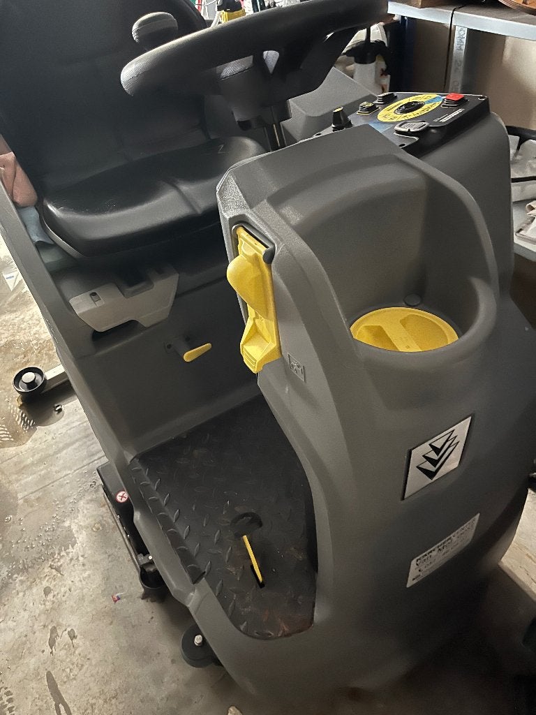 Karcher kuismachine B150/R met zeep dosering, Bricolage & Construction, Matériel de nettoyage, Enlèvement, Utilisé, Machine de nettoyage à brosse