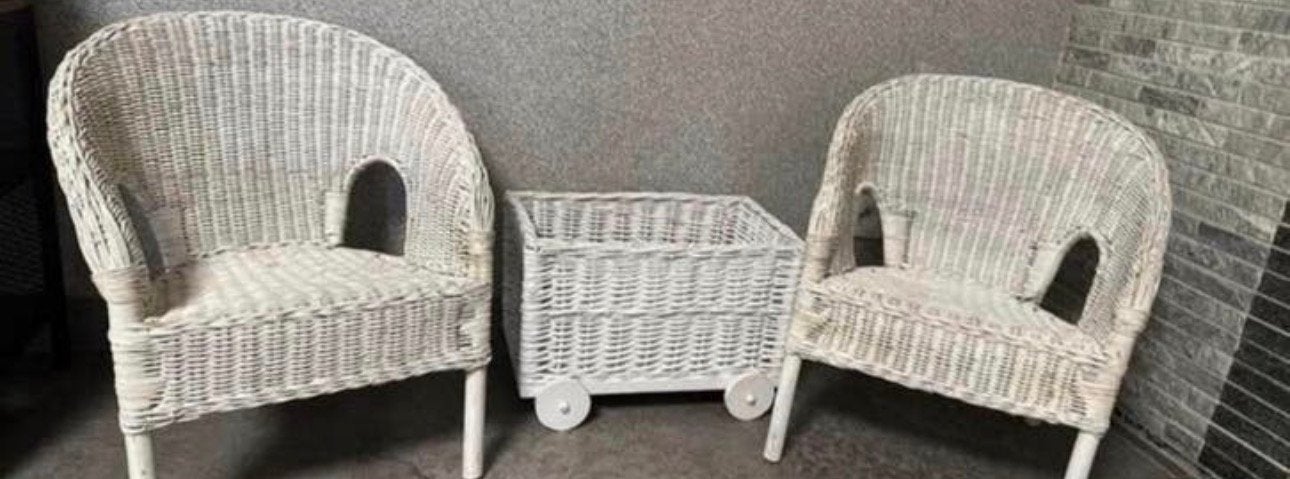 2 rotan kinderstoeltjes + tafeltje, Ophalen, Zo goed als nieuw