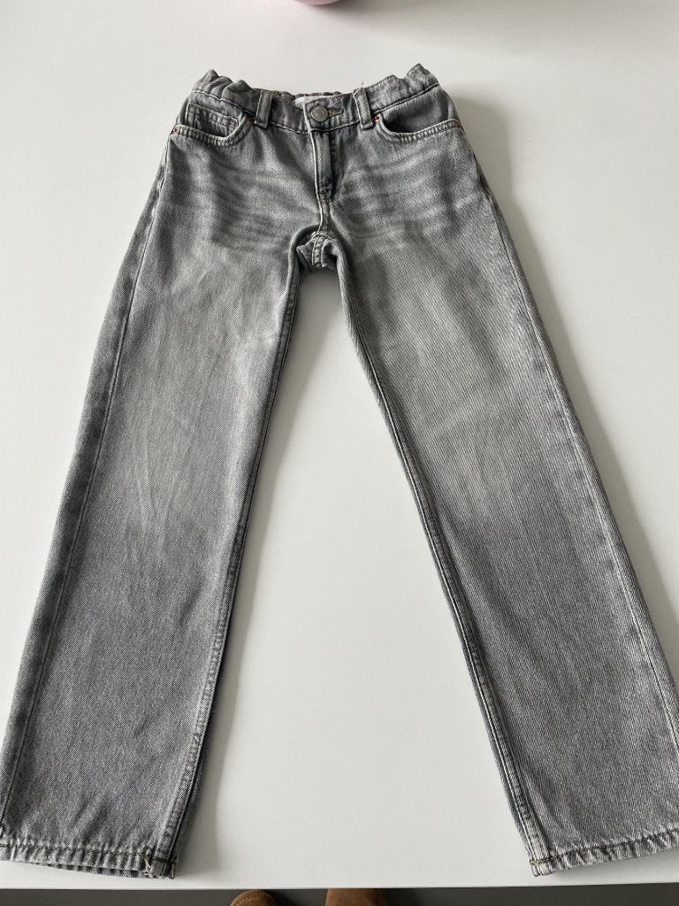 Lichtgrijze jeans maat 134 van ZARA, Kinderen en Baby's, Kinderkleding | Maat 134, Broek, Meisje, Ophalen of Verzenden, Zo goed als nieuw