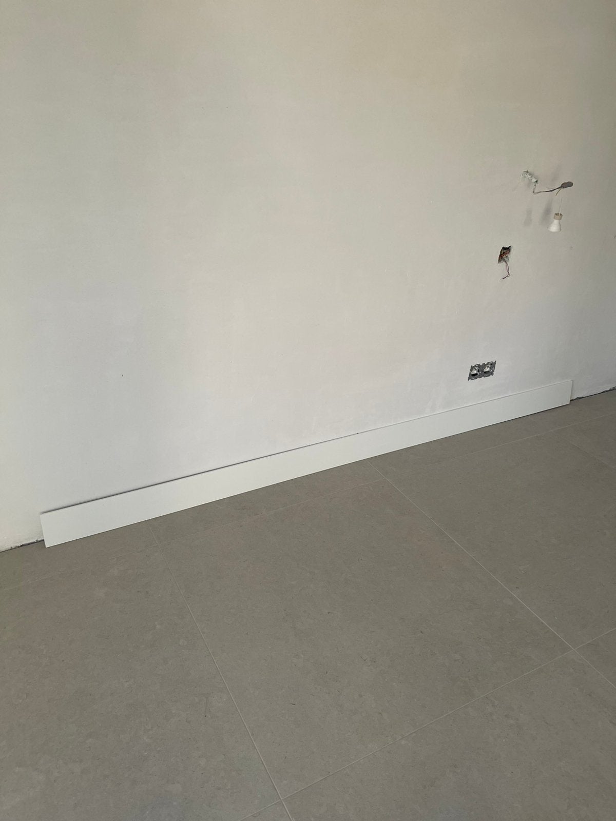 MDF vochtw. plinten gelakt RAL9010 9x120mm 117 lopende meter, Ophalen, Zo goed als nieuw, MDF, Plinten