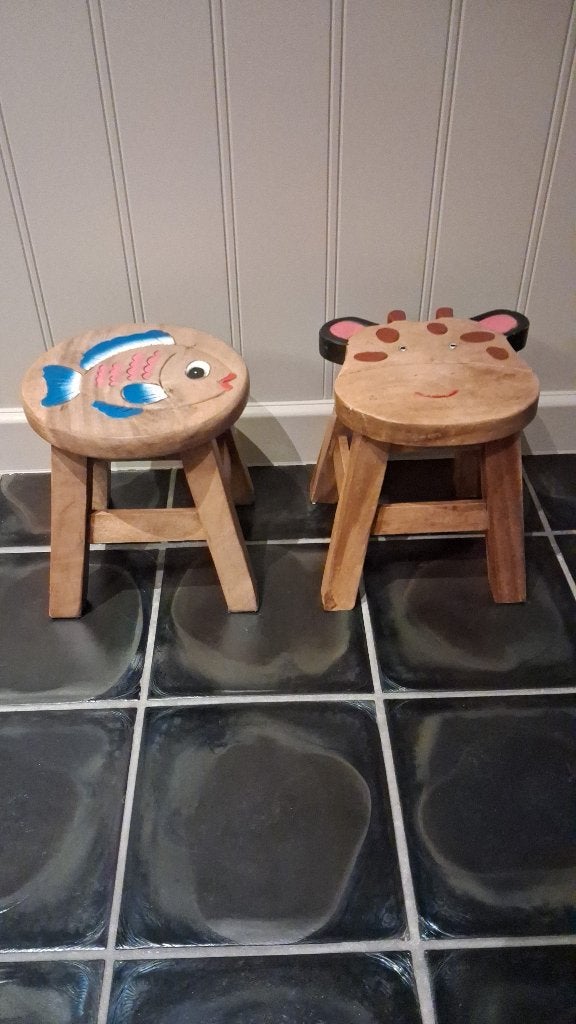 Twee houten kinderkrukjes, Huis en Inrichting, Ophalen, Gebruikt, Hout