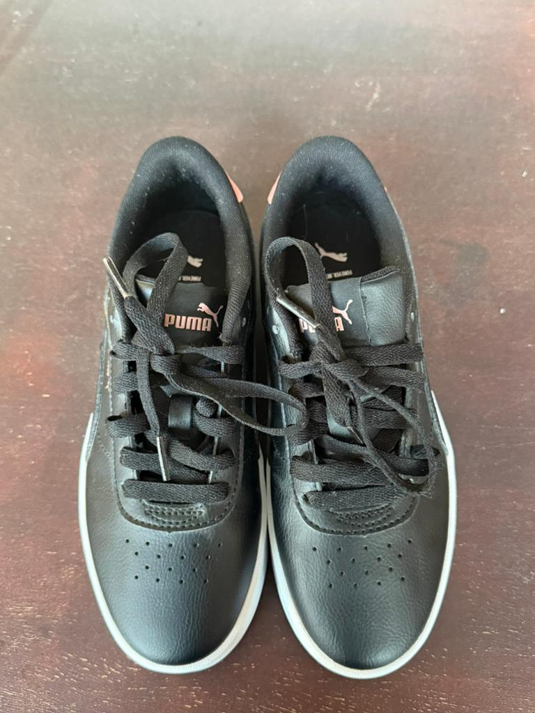 baskets Puma noires à accents roses, Comme neuf, Chaussures, Fille, Envoi