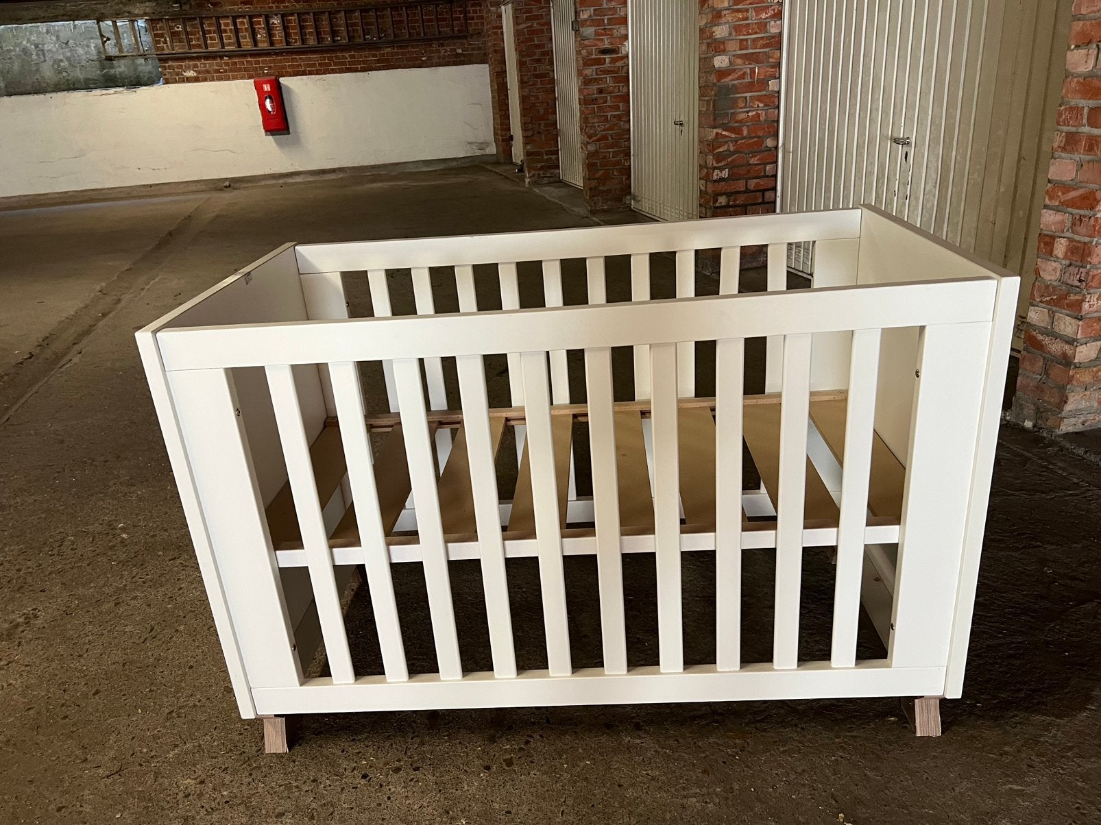 Baby bed met matras, Kinderen en Baby's, Kinderkamer | Complete kinderkamers, Ophalen, Zo goed als nieuw