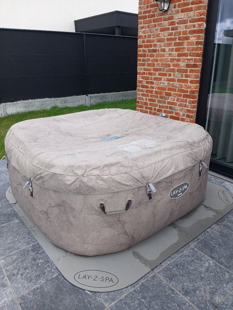 Jacuzzi, Tuin en Terras, Ophalen, Zo goed als nieuw, Afdekzeil, Opblaasbaar